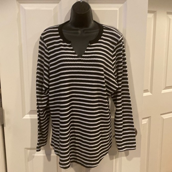Torrid 2 (18/20) black and white stripe shirt - Picture 1 of 5
